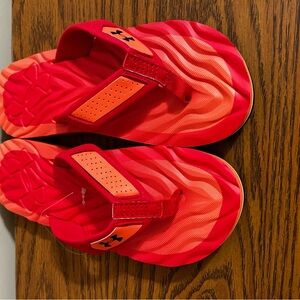 New Youth Under Armour Flip Flops Size 5Y